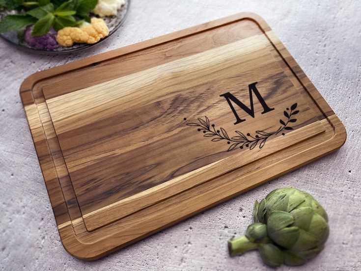 Personalized Wooden Chopping Board – Custom Engraved Kitchen Gift