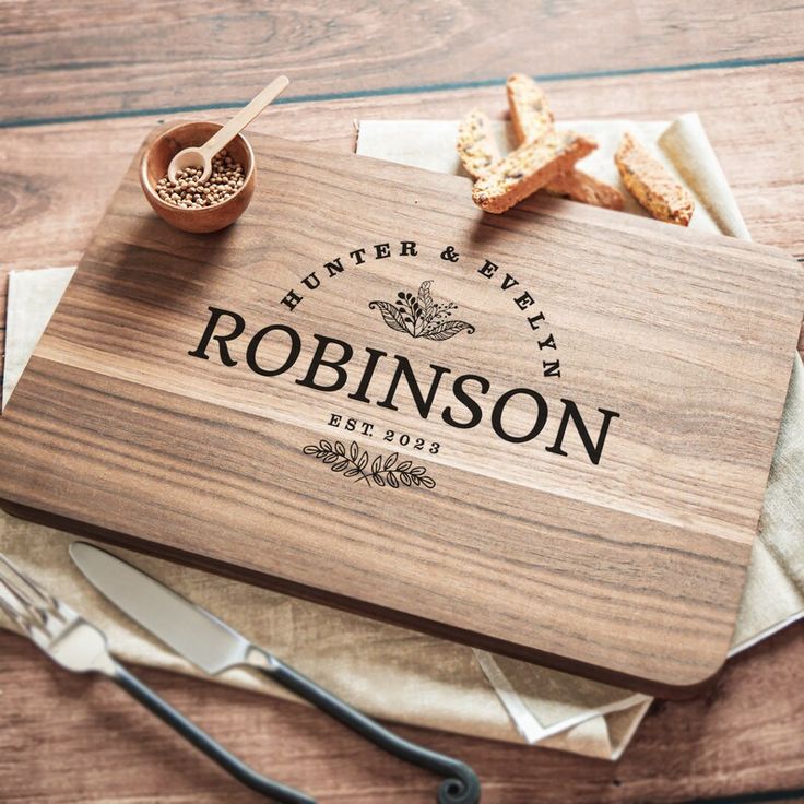 Personalized Wooden Chopping Board – Custom Engraved Kitchen Gift